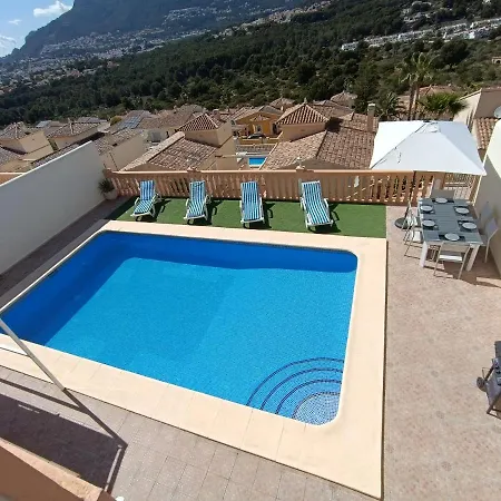 Noemi, Con Piscina Privada 4*