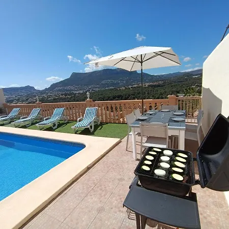 Noemi, Con Piscina Privada 4*