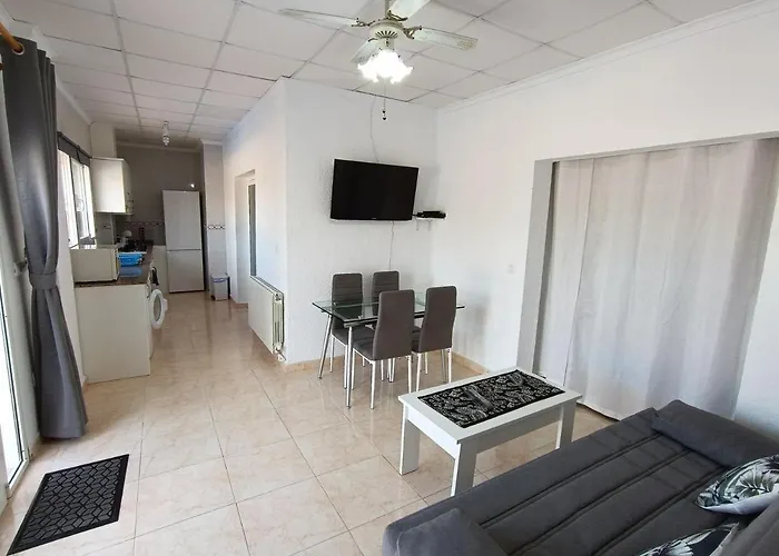 Noemi, Con Piscina Privada